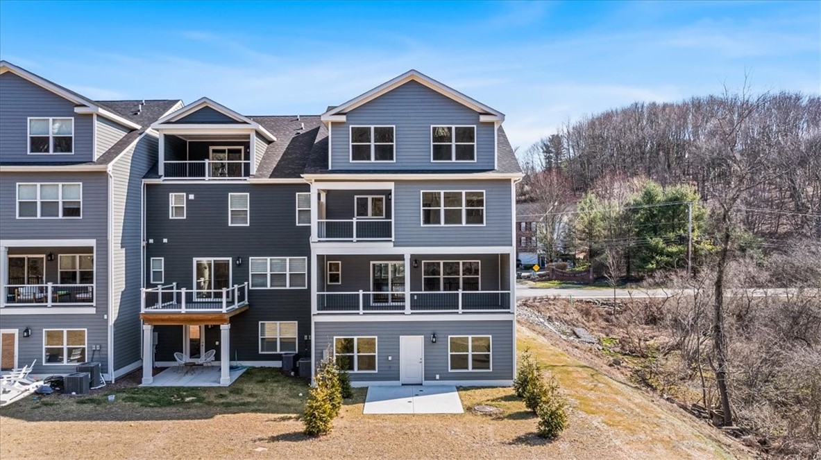 130 Rainier Ln
