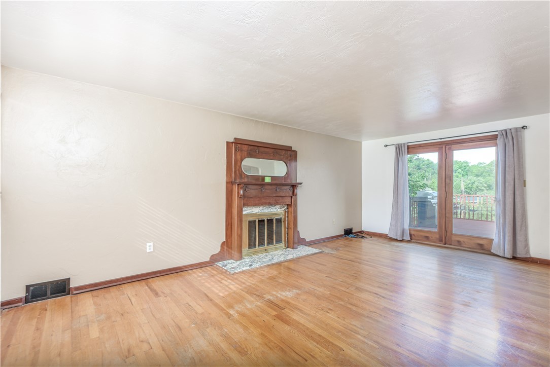 5251 Meadowgreen Drive Dr, Whitehall, Pennsylvania image 4