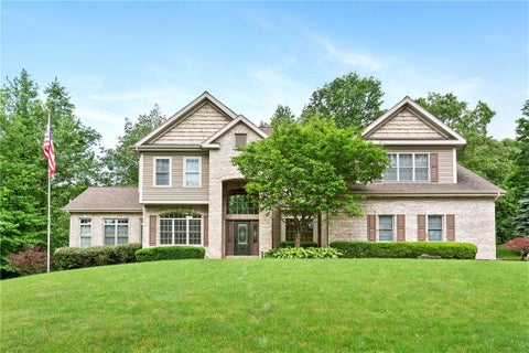 Homes For Sale - 402 Shingle Oak Lane Ln<br/> Franklin, PA 16052
