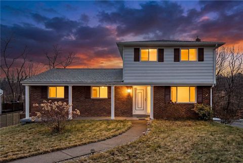 Photo of 1045 Fiddleback Dr, Mc Kees Rocks, PA 15136 (MLS # 1740953)