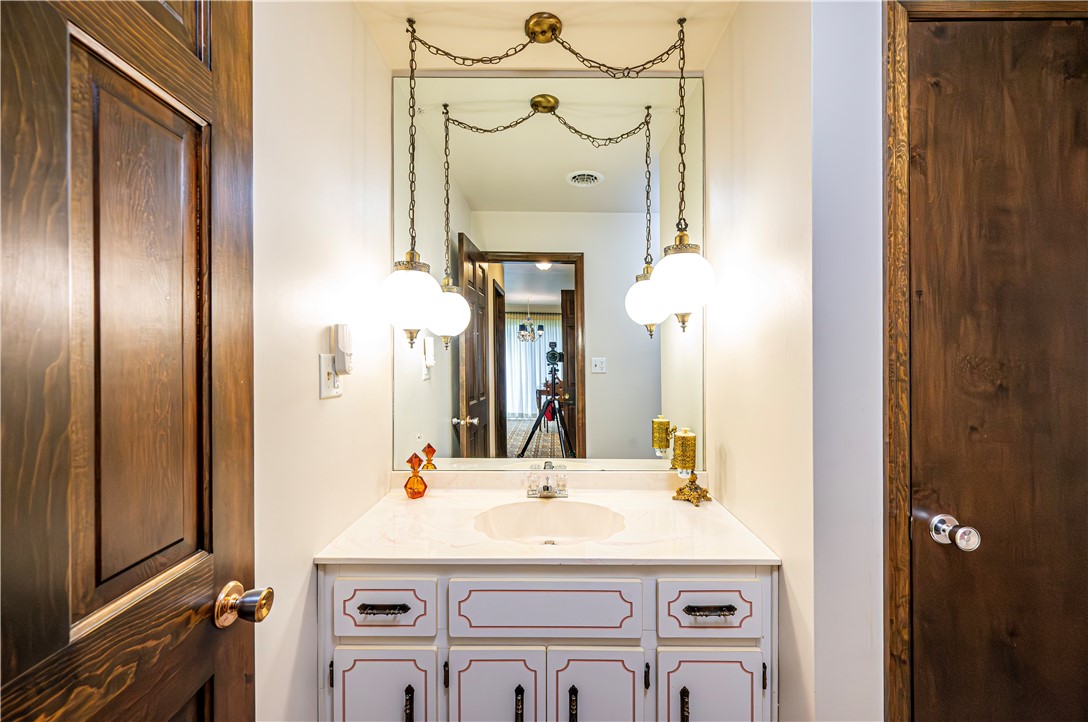 Hempfield Twp - Wml, Pennsylvania 15672, United States, 5 Bedrooms Bedrooms, ,3 BathroomsBathrooms,Residential,Contingent,53418