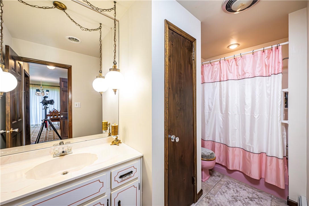 Hempfield Twp - Wml, Pennsylvania 15672, United States, 5 Bedrooms Bedrooms, ,3 BathroomsBathrooms,Residential,Contingent,53418