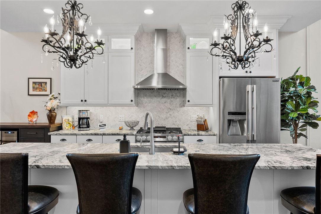 996 Surrey Woods Dr