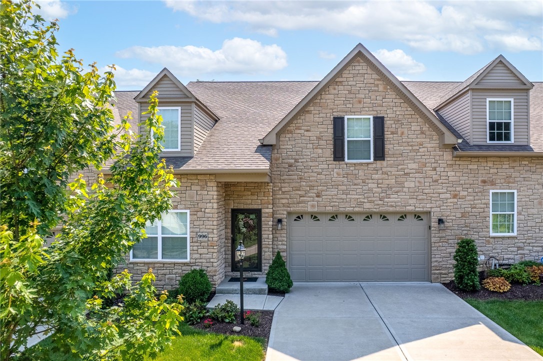 996 Surrey Woods Dr