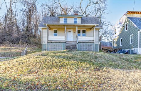 Photo of 953 7th St Ext, New Kensington, PA 15068 (MLS # 1735400)