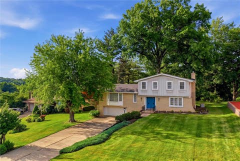 Photo of 480 Herbst Manor Rd, Coraopolis, PA 15108 (MLS # 1758211)