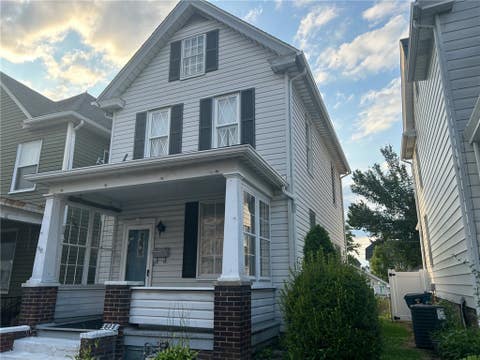 Homes For Sale - 608 Fairmont St St<br/> Latrobe, PA 15650