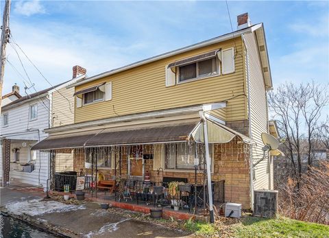 Photo of 751 6th St, Pitcairn, PA 15140 (MLS # 1738218)