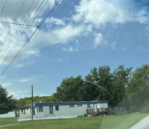 Photo of 132 Pine St, Derry, PA 15627 (MLS # 1761923)