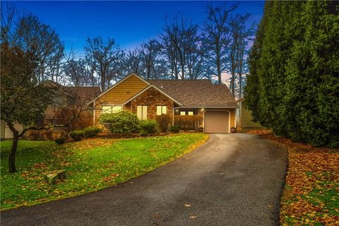 Photo of 1752 Greenfield Dr, Hidden Valley, PA 15502 (MLS # 1731690)