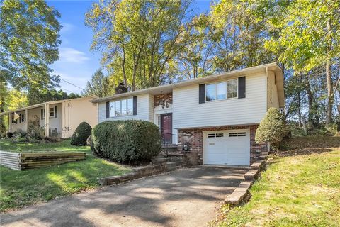Photo of 118 Wayne Ave, Zelienople, PA 16063 (MLS # 1725332)