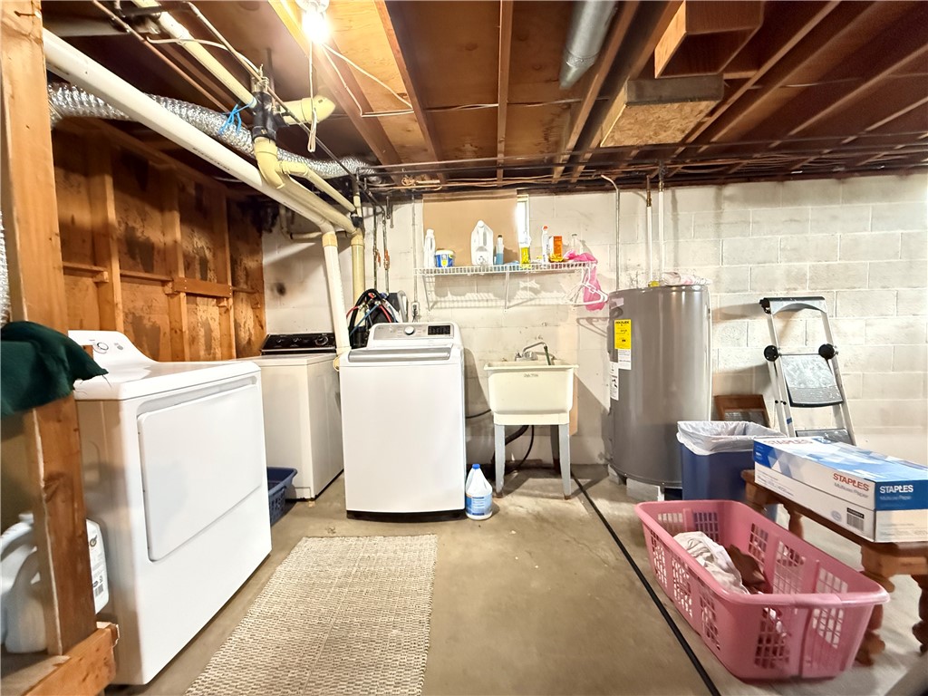 Clark Boro, Pennsylvania 16150, United States, 3 Bedrooms Bedrooms, ,2 BathroomsBathrooms,Residential,Contingent,196454