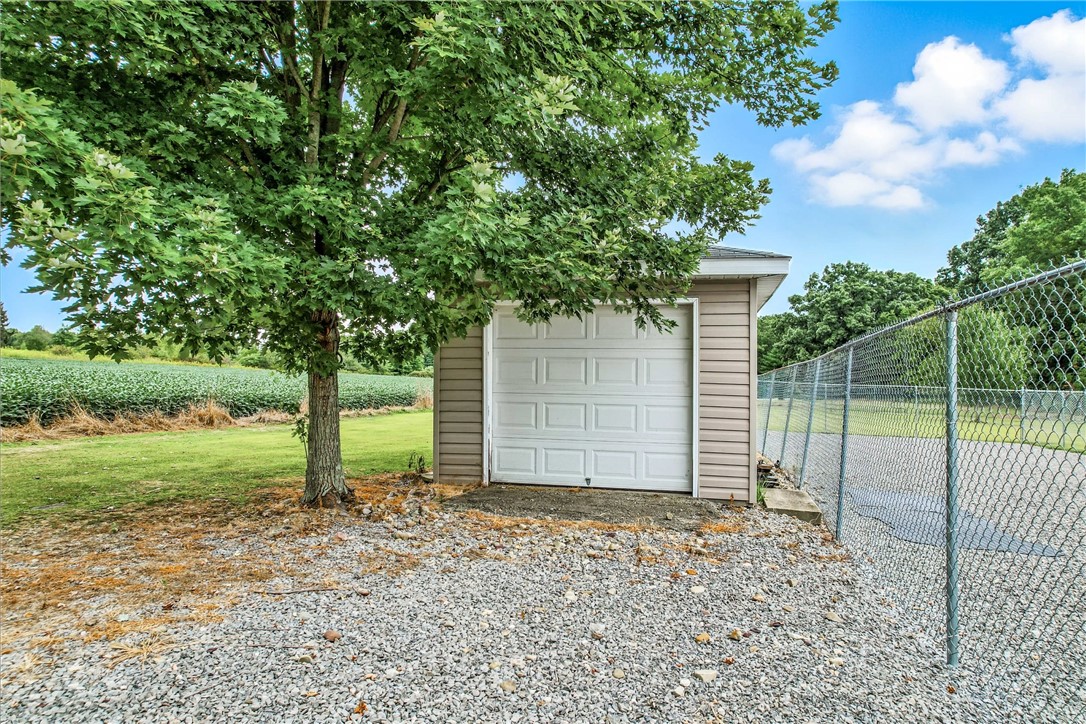 Clark Boro, Pennsylvania 16150, United States, 3 Bedrooms Bedrooms, ,2 BathroomsBathrooms,Residential,Contingent,196454