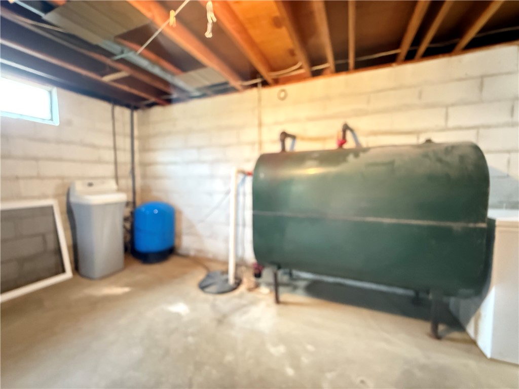 Clark Boro, Pennsylvania 16150, United States, 3 Bedrooms Bedrooms, ,2 BathroomsBathrooms,Residential,Contingent,196454