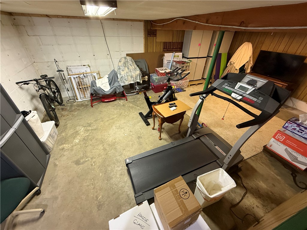 Clark Boro, Pennsylvania 16150, United States, 3 Bedrooms Bedrooms, ,2 BathroomsBathrooms,Residential,Contingent,196454