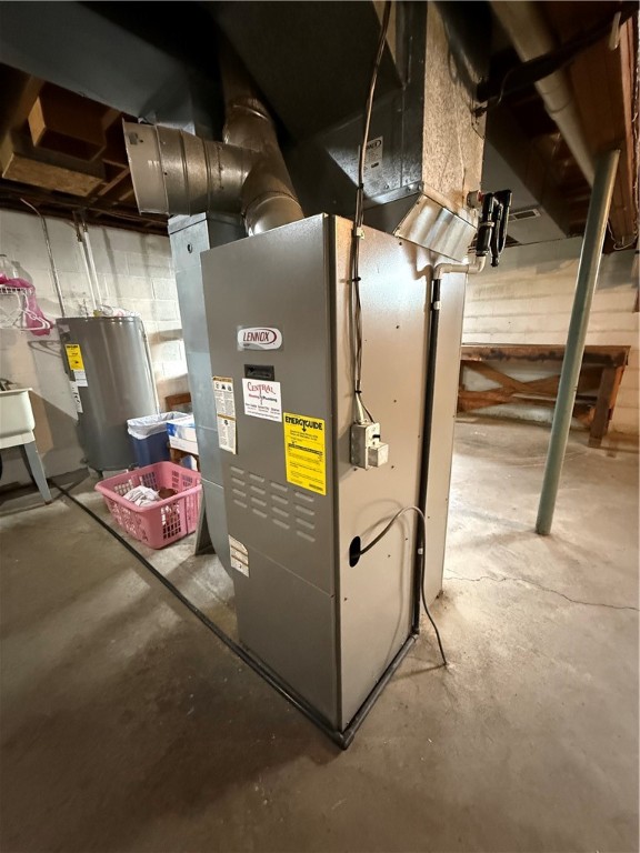 Clark Boro, Pennsylvania 16150, United States, 3 Bedrooms Bedrooms, ,2 BathroomsBathrooms,Residential,Contingent,196454