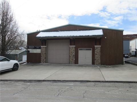 617 19th St Beaver Falls PA 15010