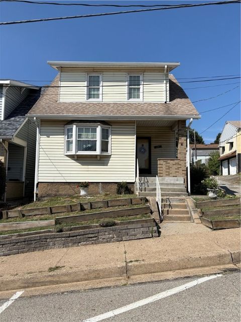 Photo of 1407 Drey St, Arnold, PA 15068 (MLS # 1724383)