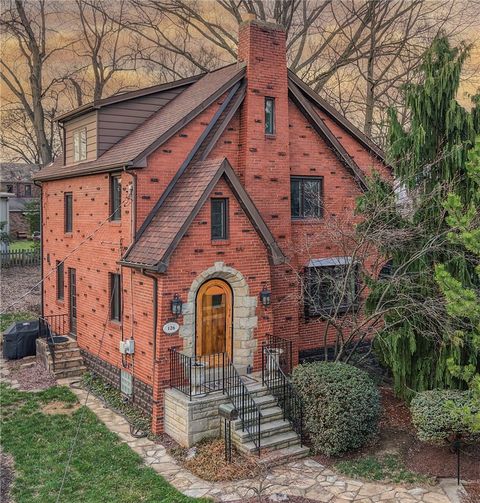 Photo of 126 Altadena Dr, Pittsburgh, PA 15228 (MLS # 1743530)