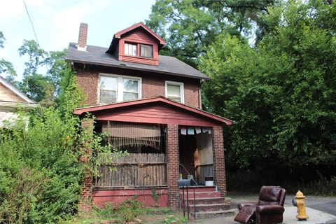Photo of 425 N Holland Ave, Braddock, PA 15104 (MLS # 1723377)