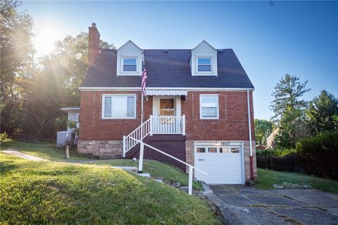Photo of 1507 Crane Ave, Pittsburgh, PA 15220 (MLS # 1725217)