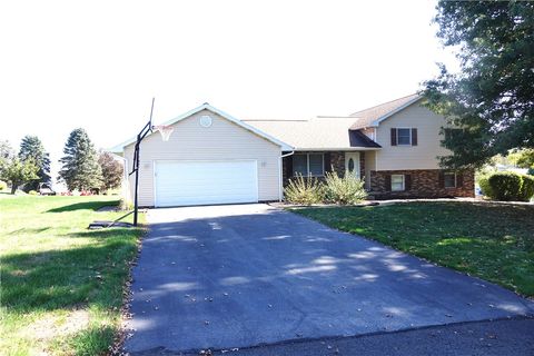 Photo of 108 Jenny Dr, Butler, PA 16001 (MLS # 1724120)