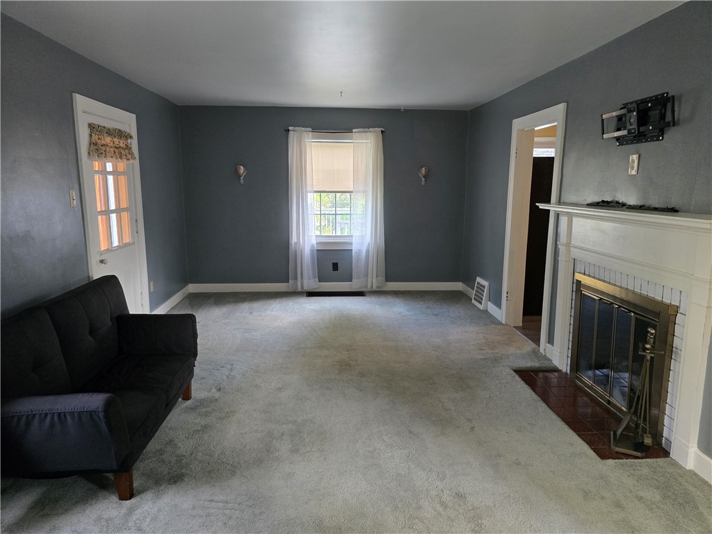 219 Johnston Dr