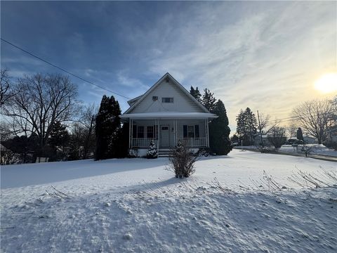 Photo of 235 Evans City Rd, Butler, PA 16001 (MLS # 1733775)
