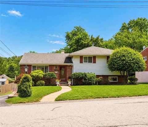 Homes For Sale - 115 Ashley Dr. Dr<br/> Verona, PA 15147