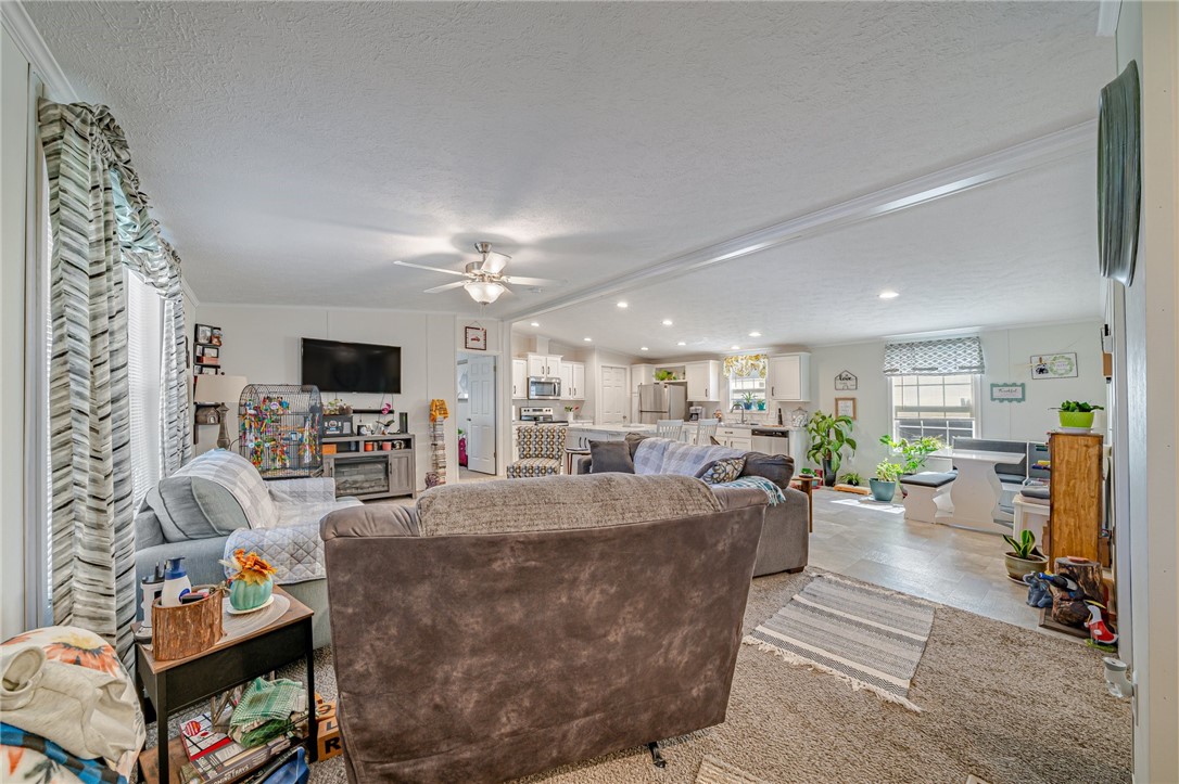 Donegal - Wml, Pennsylvania 15628, United States, 3 Bedrooms Bedrooms, ,2 BathroomsBathrooms,Residential,Pending,42536