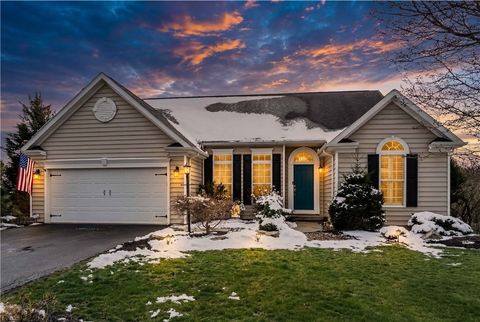 Photo of 2035 Majestic Dr, Canonsburg, PA 15317 (MLS # 1744418)