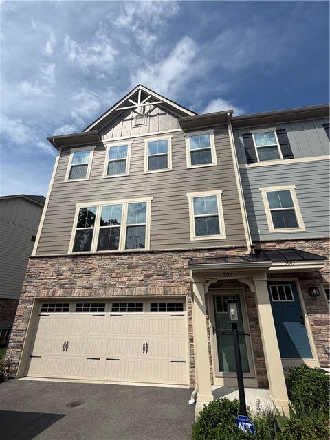 Photo of 5001 Lampl Ln, Jeannette, PA 15644 (MLS # 1759808)