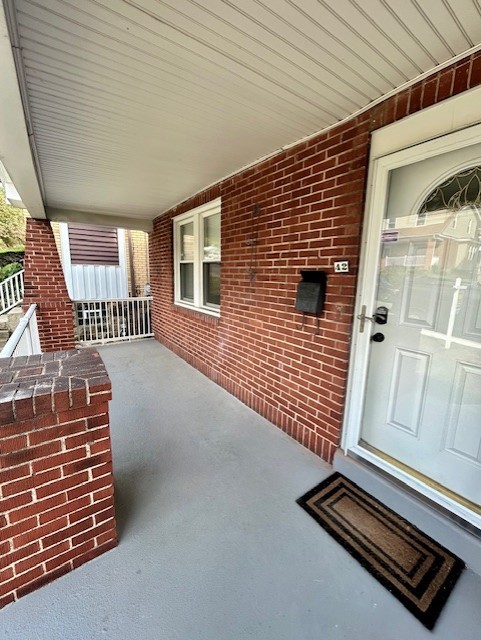 42 Queenston St