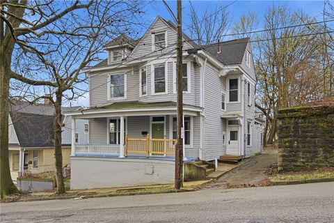 Photo of 411 Pine St, Beaver Falls, PA 15010 (MLS # 1747524)