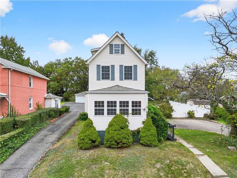 Photo of 725 Eastman St, West Mifflin, PA 15122 (MLS # 1727291)