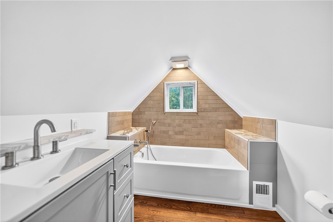 West Mifflin, Pennsylvania 15122, United States, 3 Bedrooms Bedrooms, ,3 BathroomsBathrooms,Residential,Active,234511