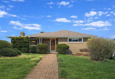 Photo of 201 Highland Dr, Elizabeth, PA 15037 (MLS # 1744895)