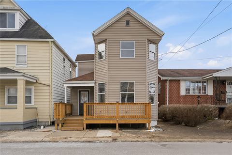Photo of 1022 2nd Ave, Coraopolis, PA 15108 (MLS # 1738208)