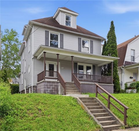 Photo of 926 Morton St, New Castle, PA 16101 (MLS # 1758993)