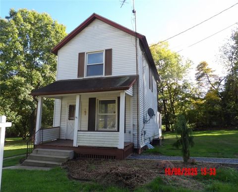 Photo of 425 Grove St, Hermitage, PA 16148 (MLS # 1735735)