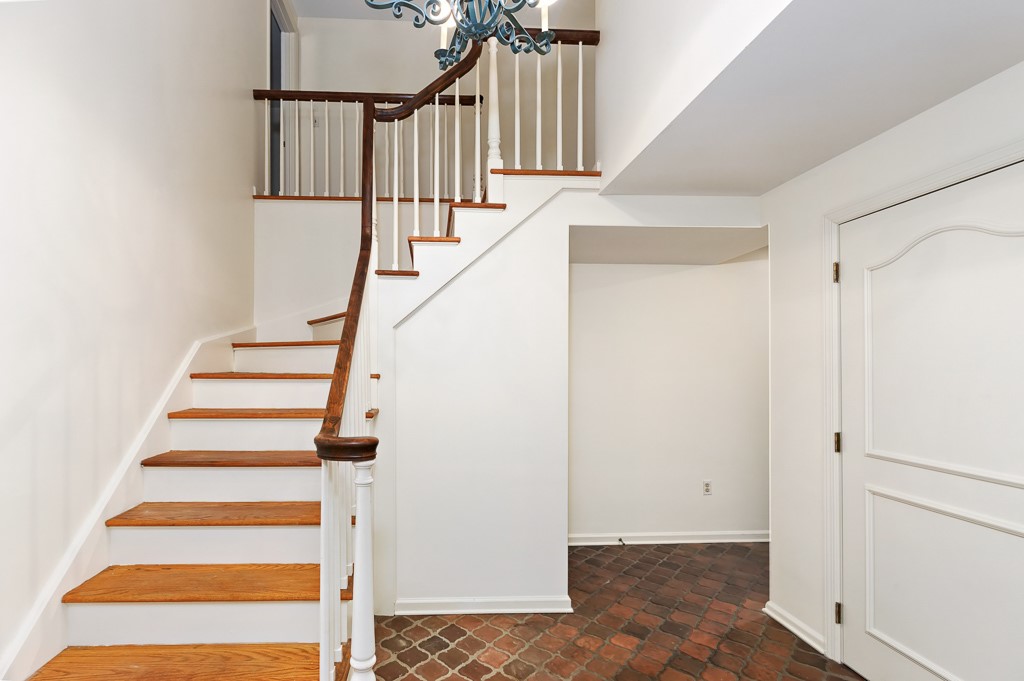 931 Valleyview