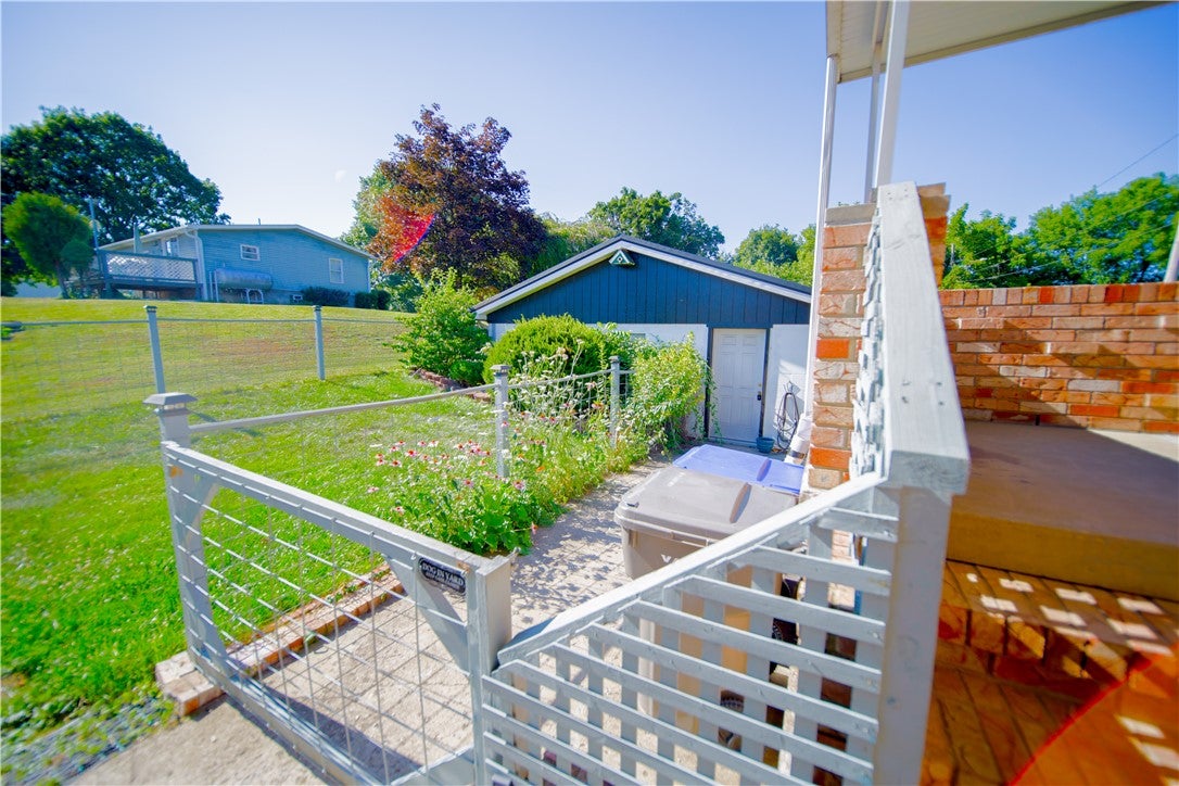 209 Henry St
