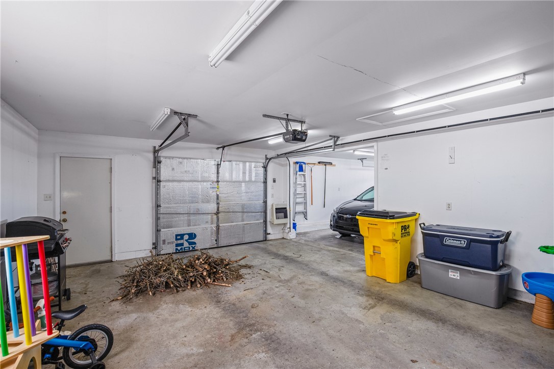 Windber, Pennsylvania 15963, United States, 4 Bedrooms Bedrooms, ,3 BathroomsBathrooms,Residential,Pending,105764