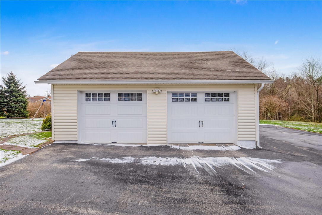 Windber, Pennsylvania 15963, United States, 4 Bedrooms Bedrooms, ,3 BathroomsBathrooms,Residential,Pending,105764