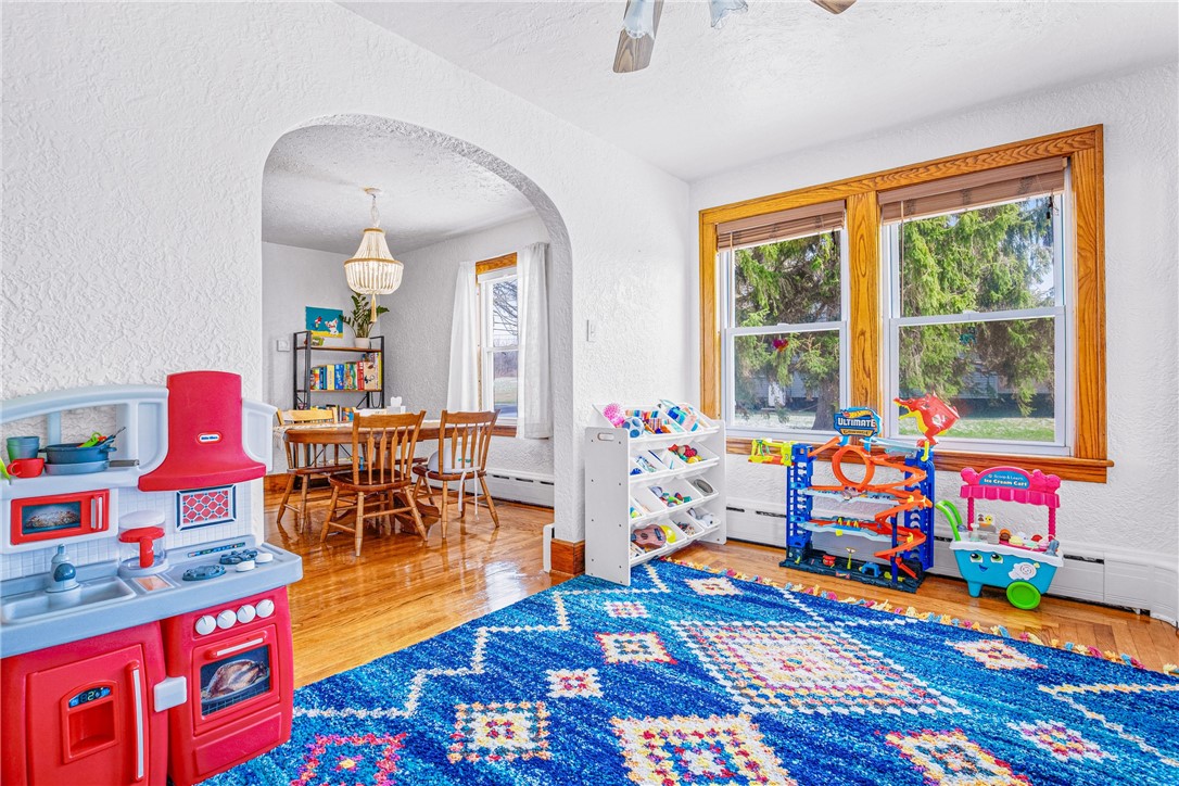 Windber, Pennsylvania 15963, United States, 4 Bedrooms Bedrooms, ,3 BathroomsBathrooms,Residential,Pending,105764