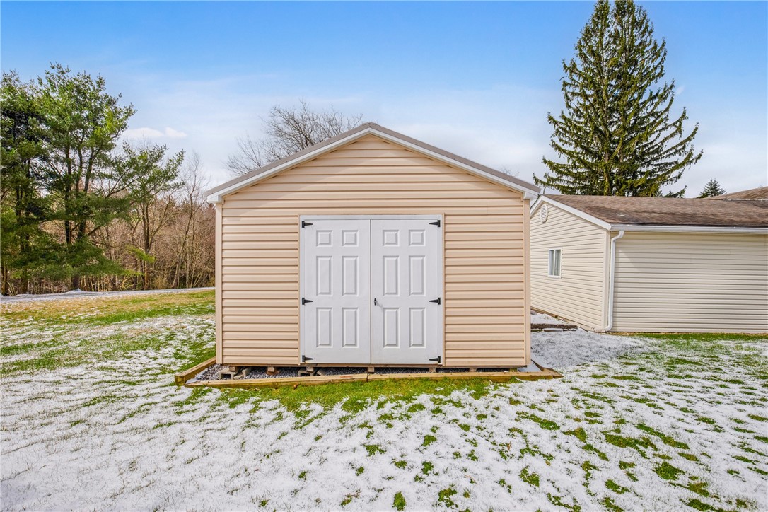 Windber, Pennsylvania 15963, United States, 4 Bedrooms Bedrooms, ,3 BathroomsBathrooms,Residential,Pending,105764