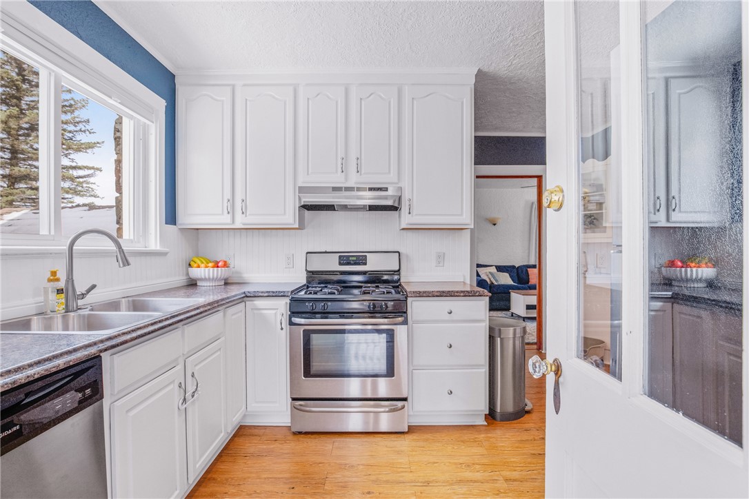 Windber, Pennsylvania 15963, United States, 4 Bedrooms Bedrooms, ,3 BathroomsBathrooms,Residential,Pending,105764