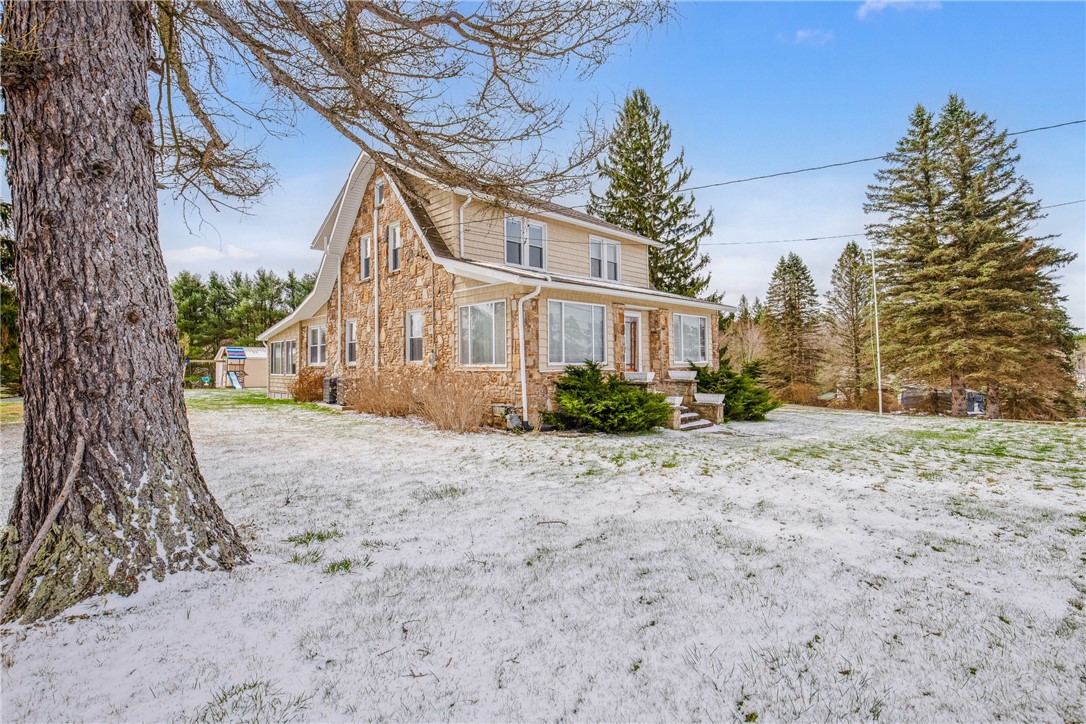 Windber, Pennsylvania 15963, United States, 4 Bedrooms Bedrooms, ,3 BathroomsBathrooms,Residential,Pending,105764