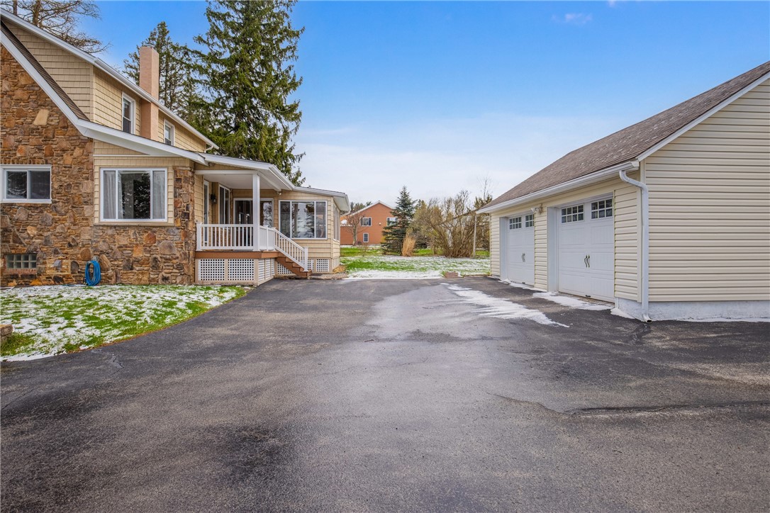 Windber, Pennsylvania 15963, United States, 4 Bedrooms Bedrooms, ,3 BathroomsBathrooms,Residential,Pending,105764