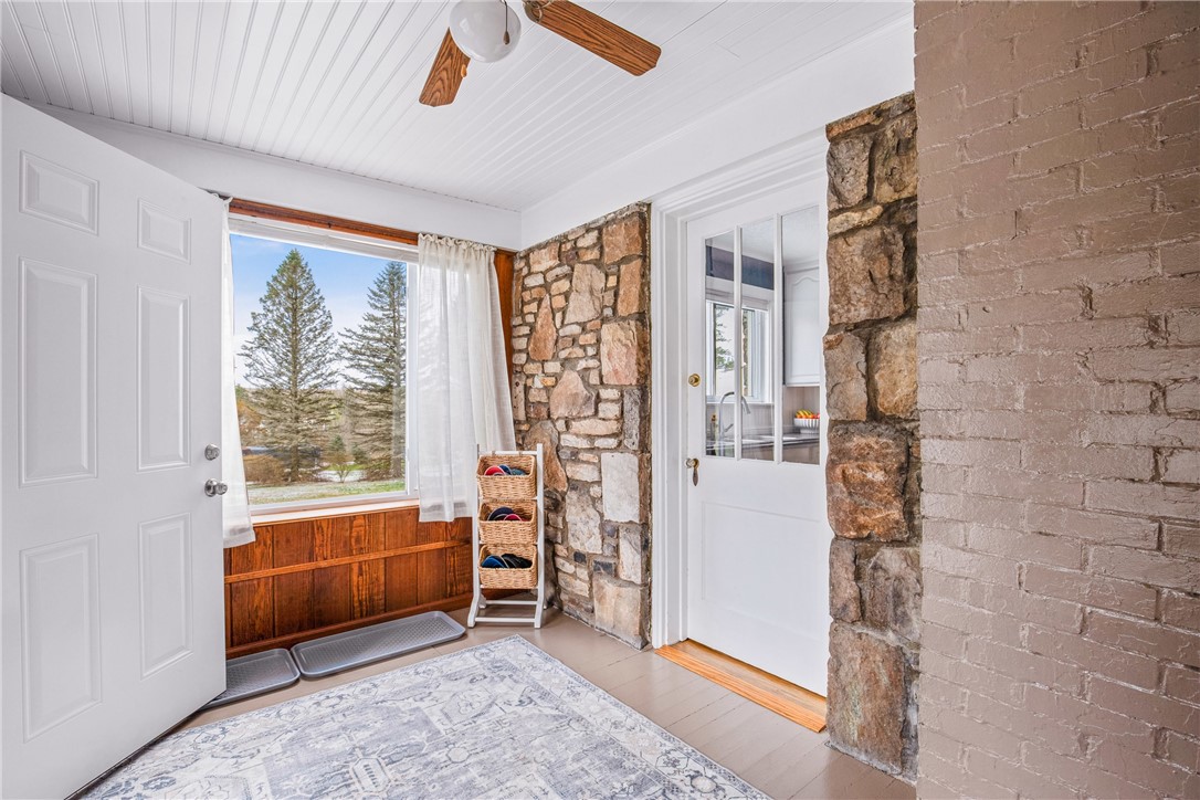 Windber, Pennsylvania 15963, United States, 4 Bedrooms Bedrooms, ,3 BathroomsBathrooms,Residential,Pending,105764